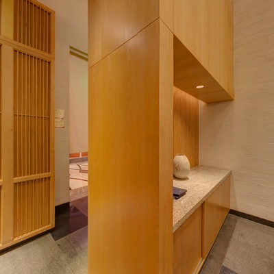 Live Cooking & Dining Area