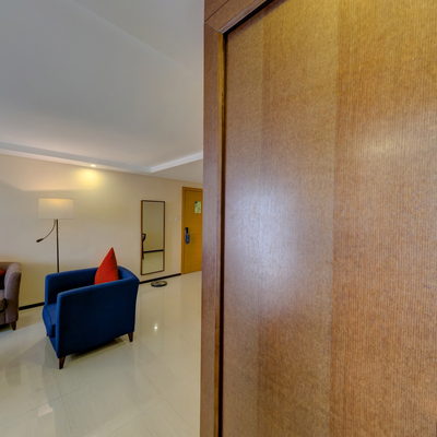 Walk-in Closet/Bathroom