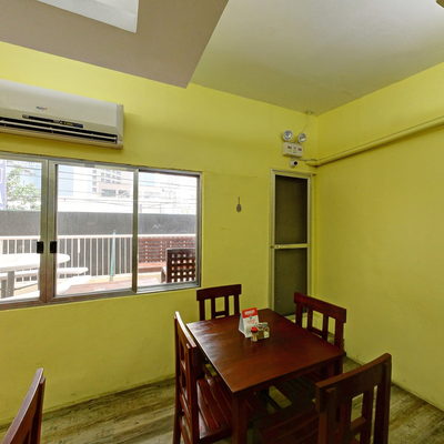 Dining Tables/Chairs