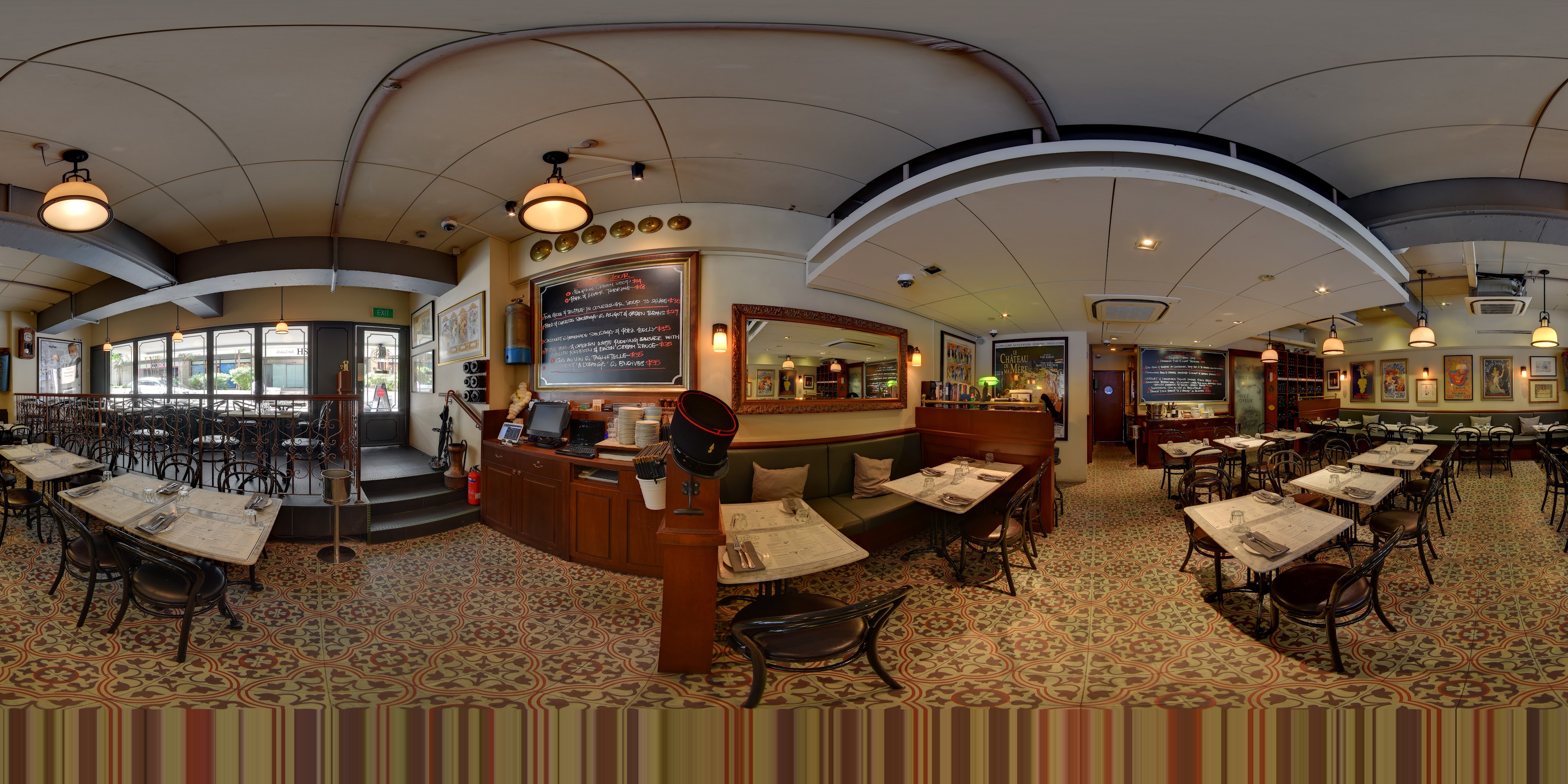 Charming Restaurant Interior Decor