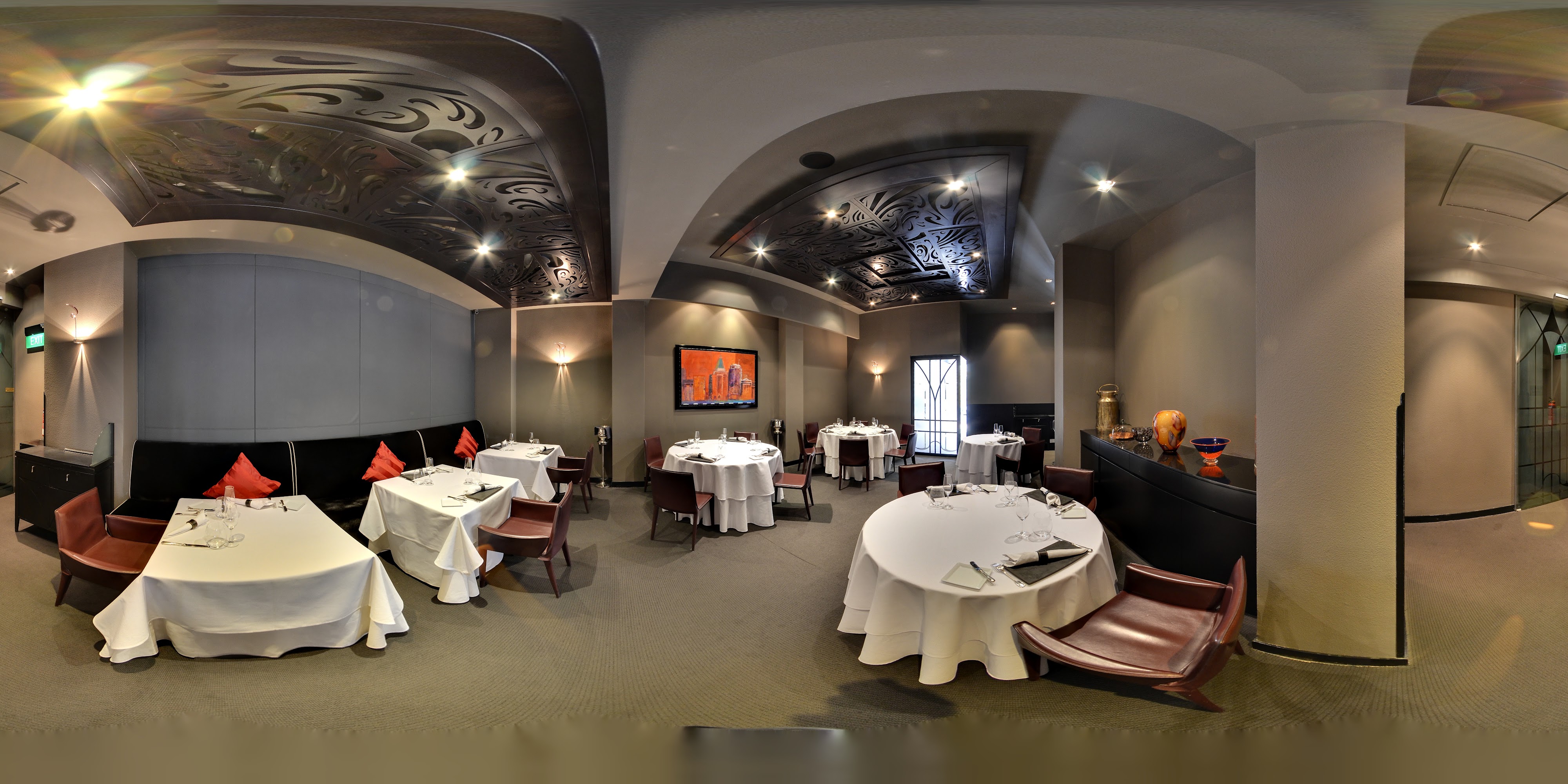 Elegantusto Restaurant Interior