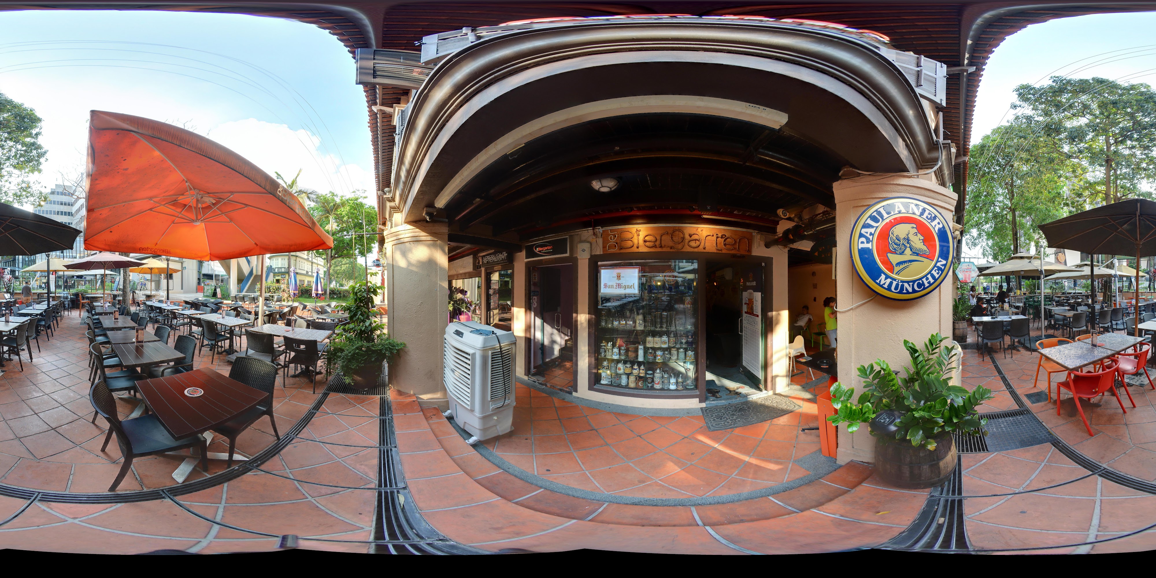 Alfresco Dining with Arched Entry