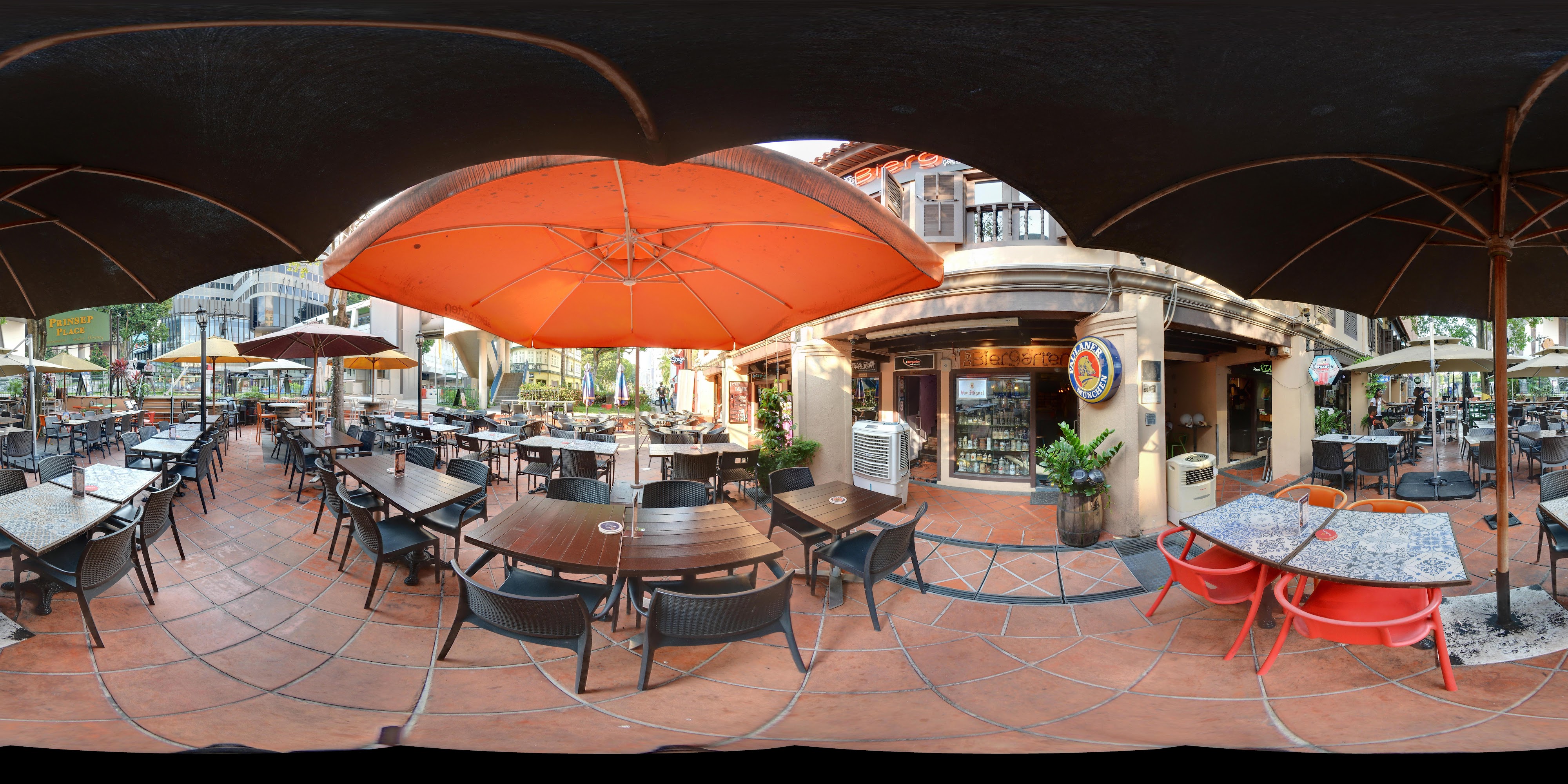 Spacious Outdoor Dining Area