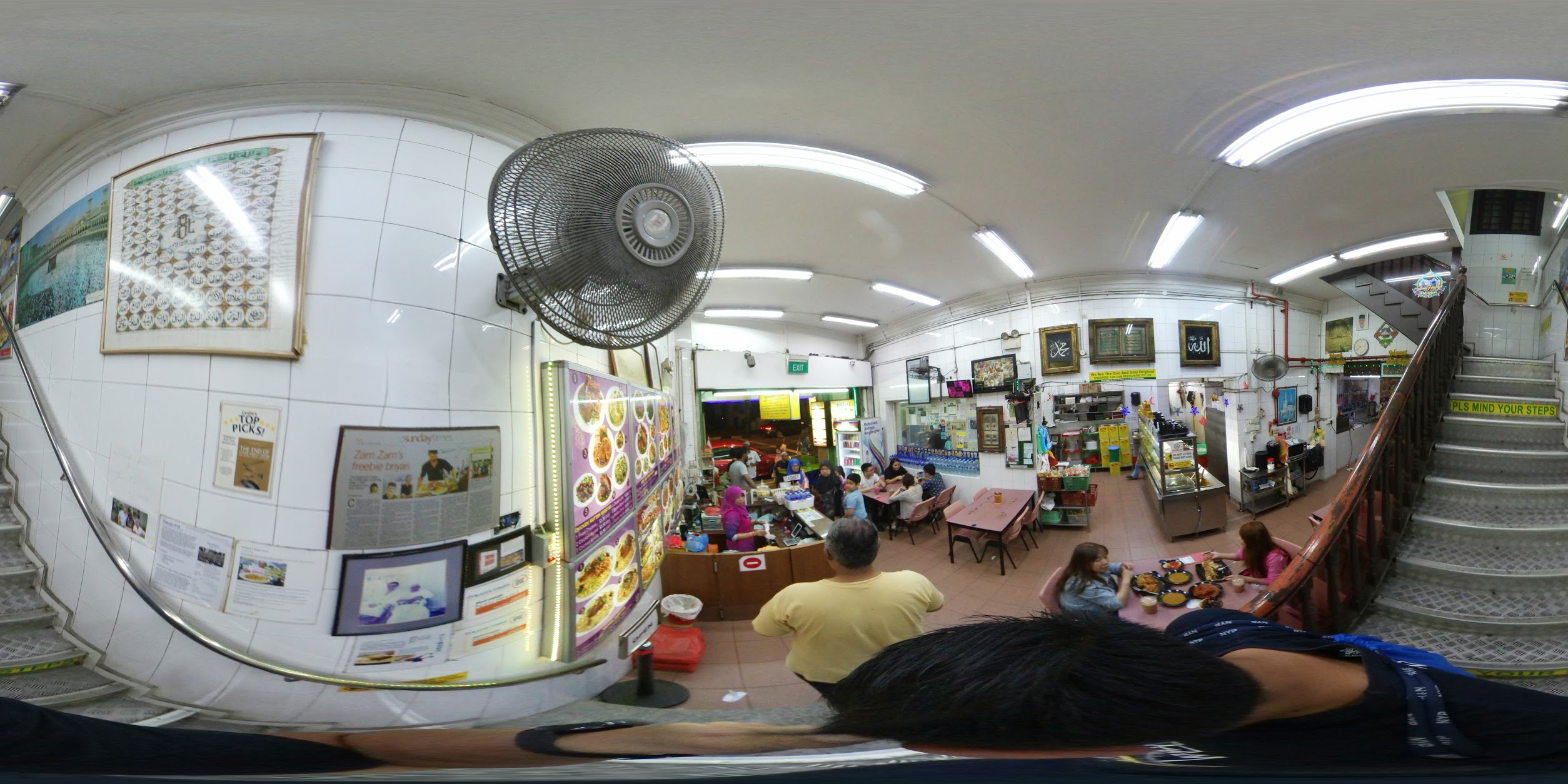 Traditional Eatery Interior Table Service