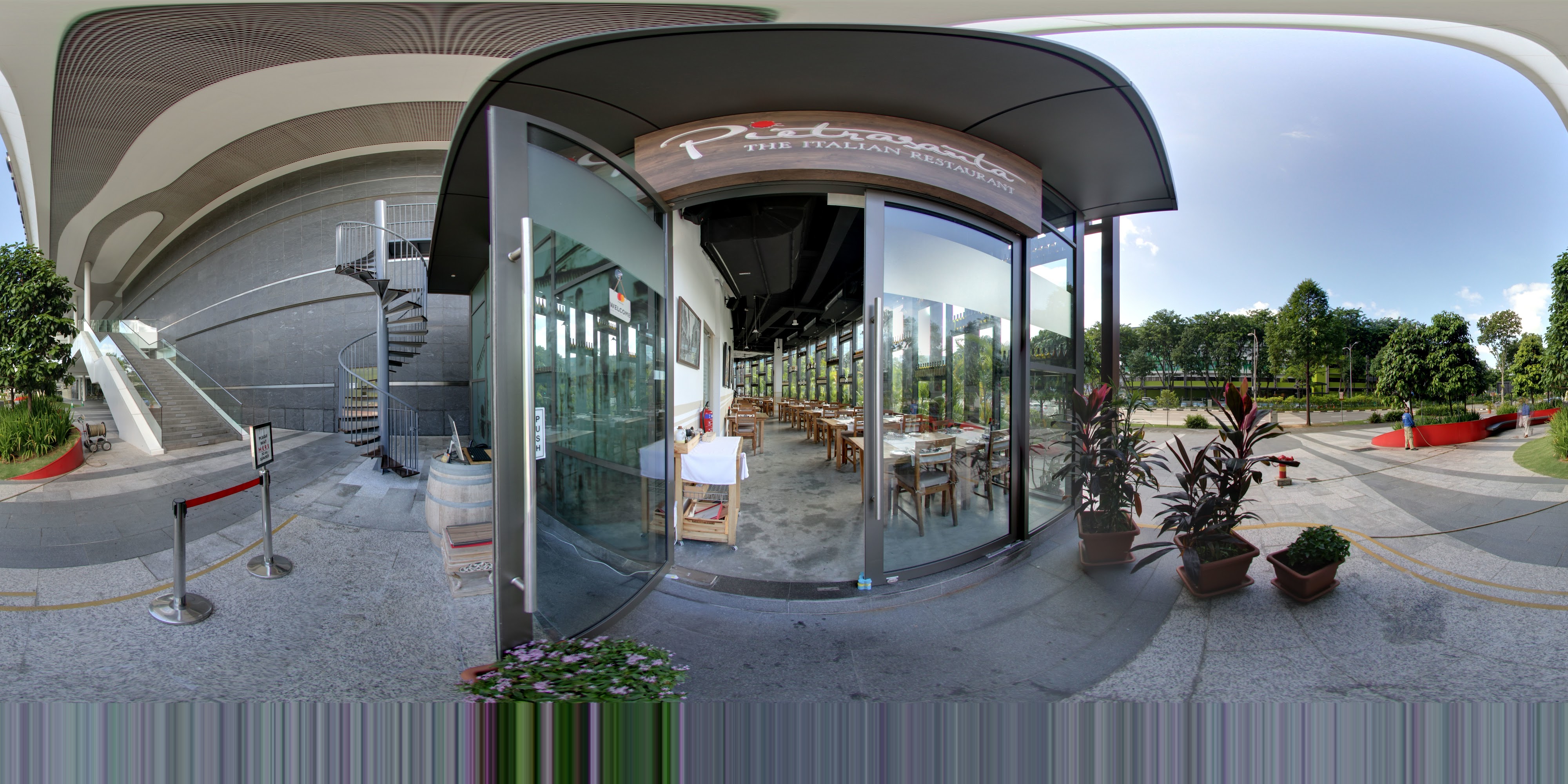 Elegant Outdoor Dining Space