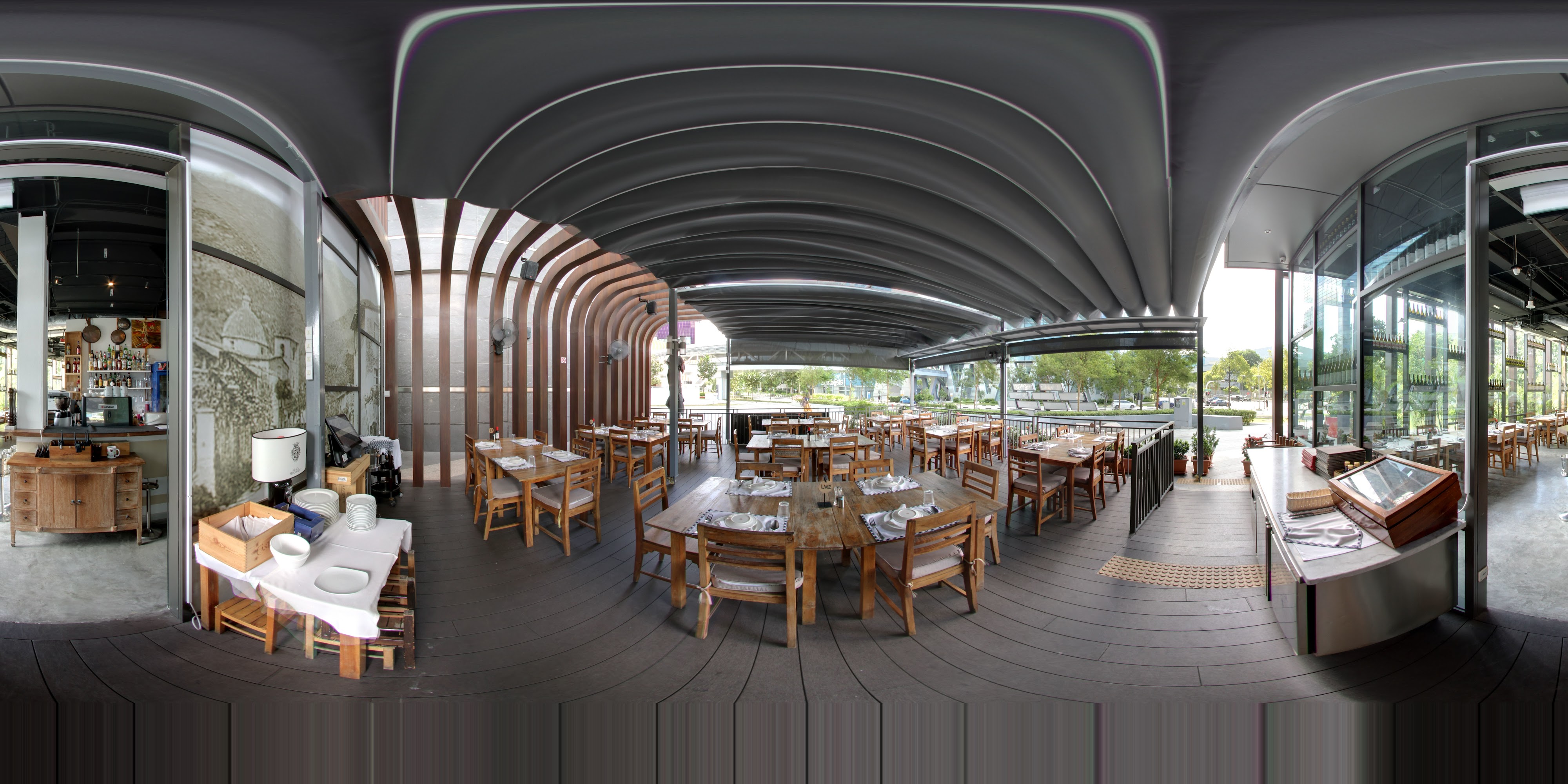 Chic Outdoor Dining Setting