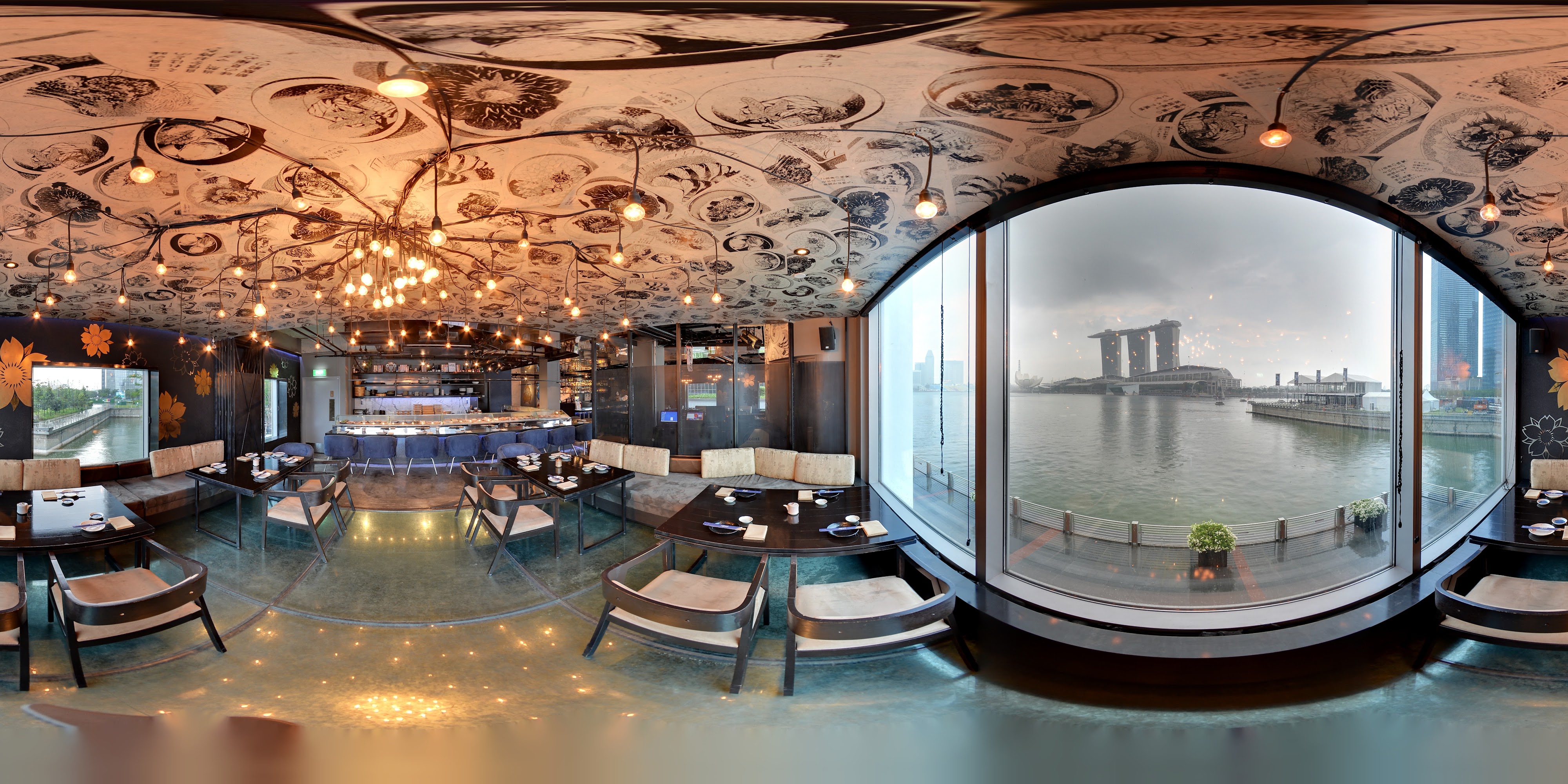 Chic Waterside Dining Decor