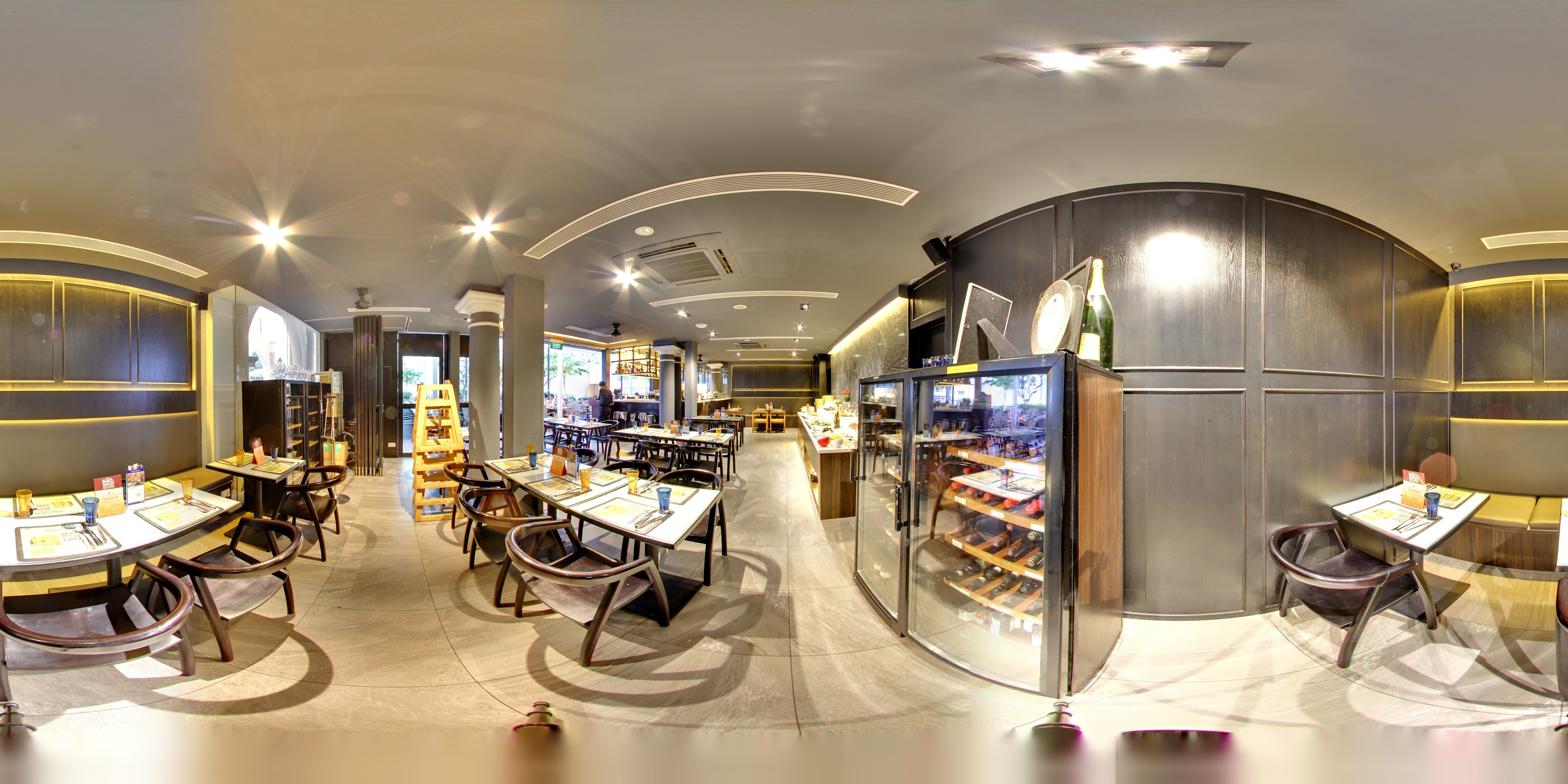 Elegant Restaurant Dining Space