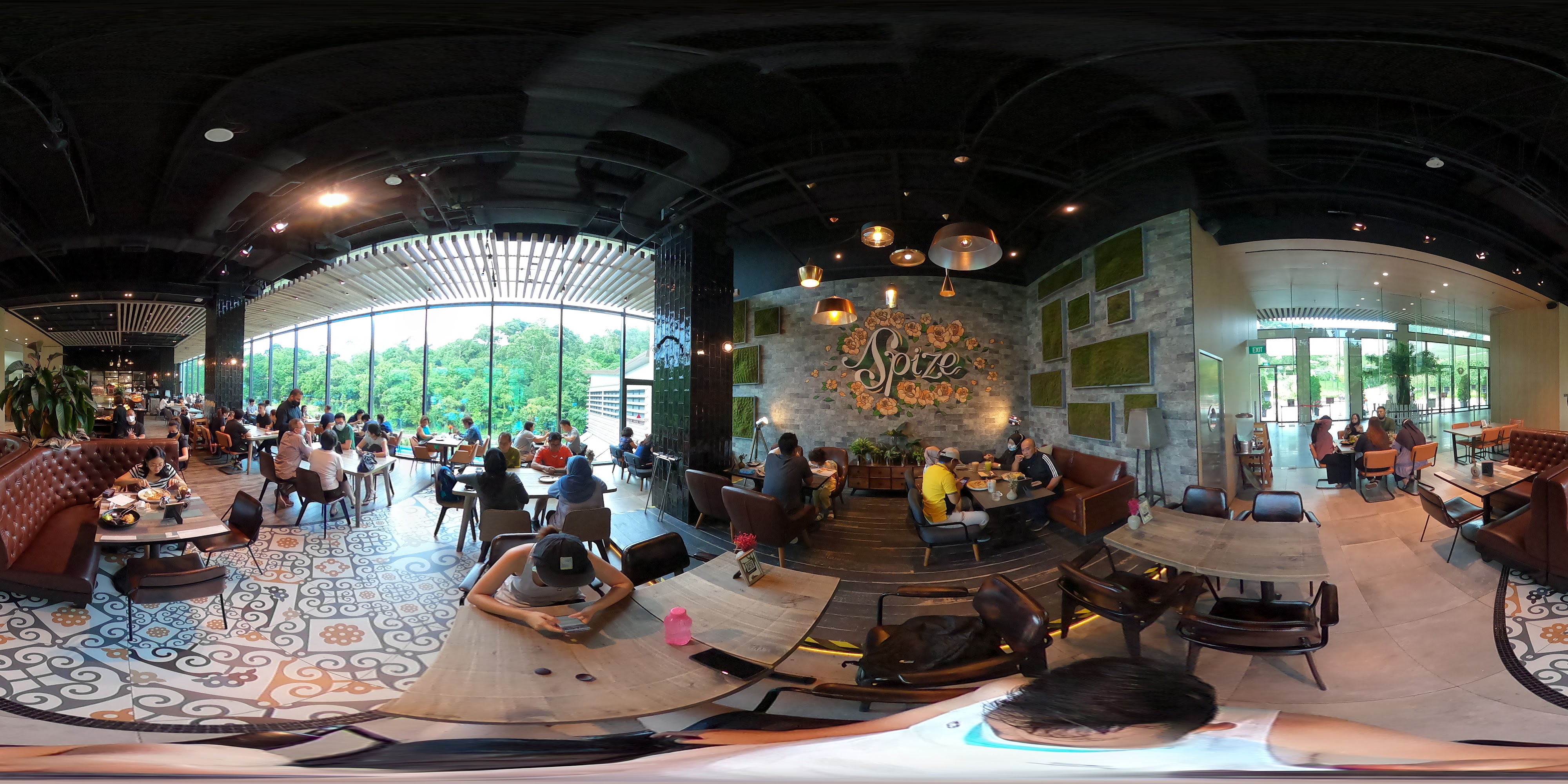 Spacious Dining Interior Ideas