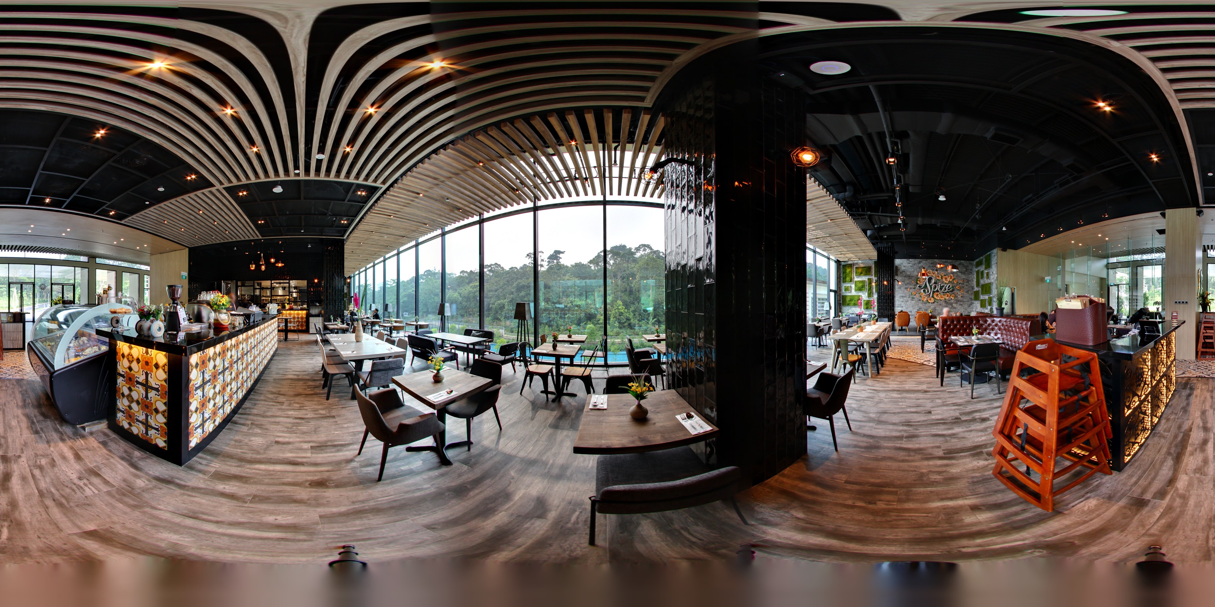 Luxurious Dining surrounded by Nature