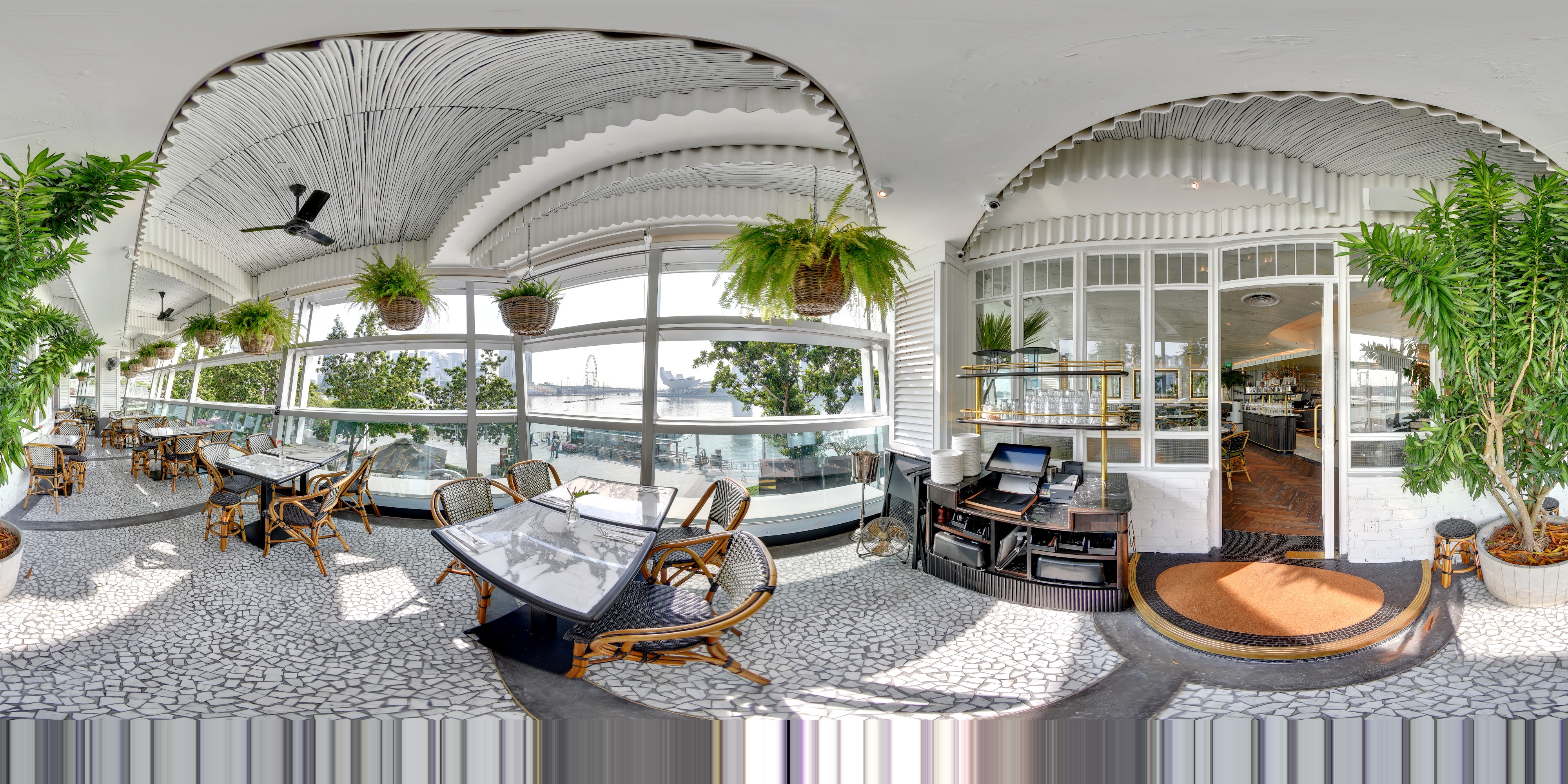 Elegant Outdoor Dining Space