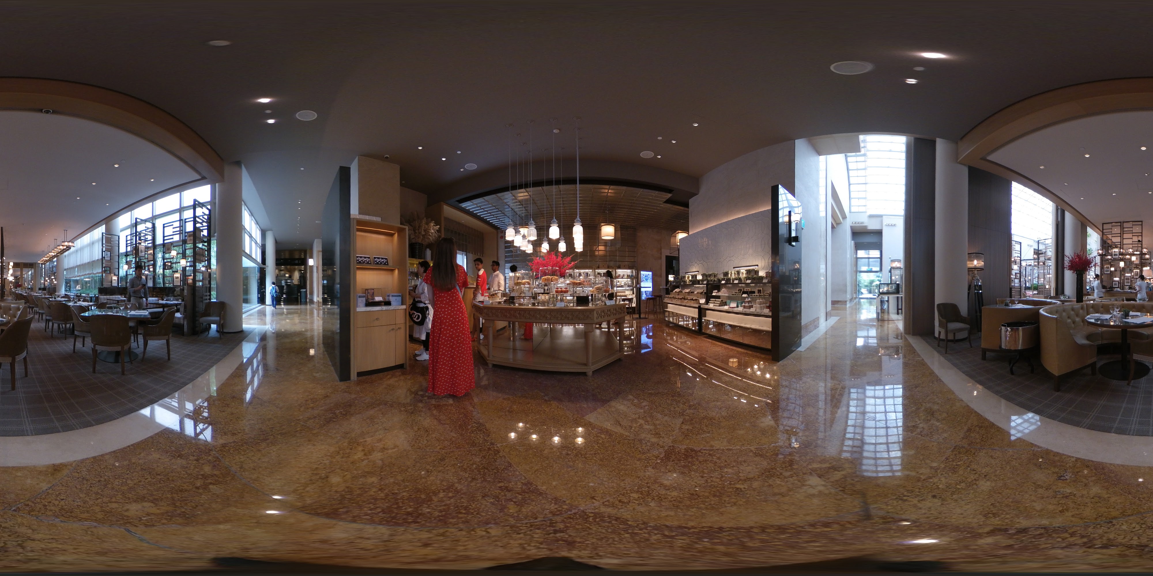 Luxurious Dining and Shopping Hall