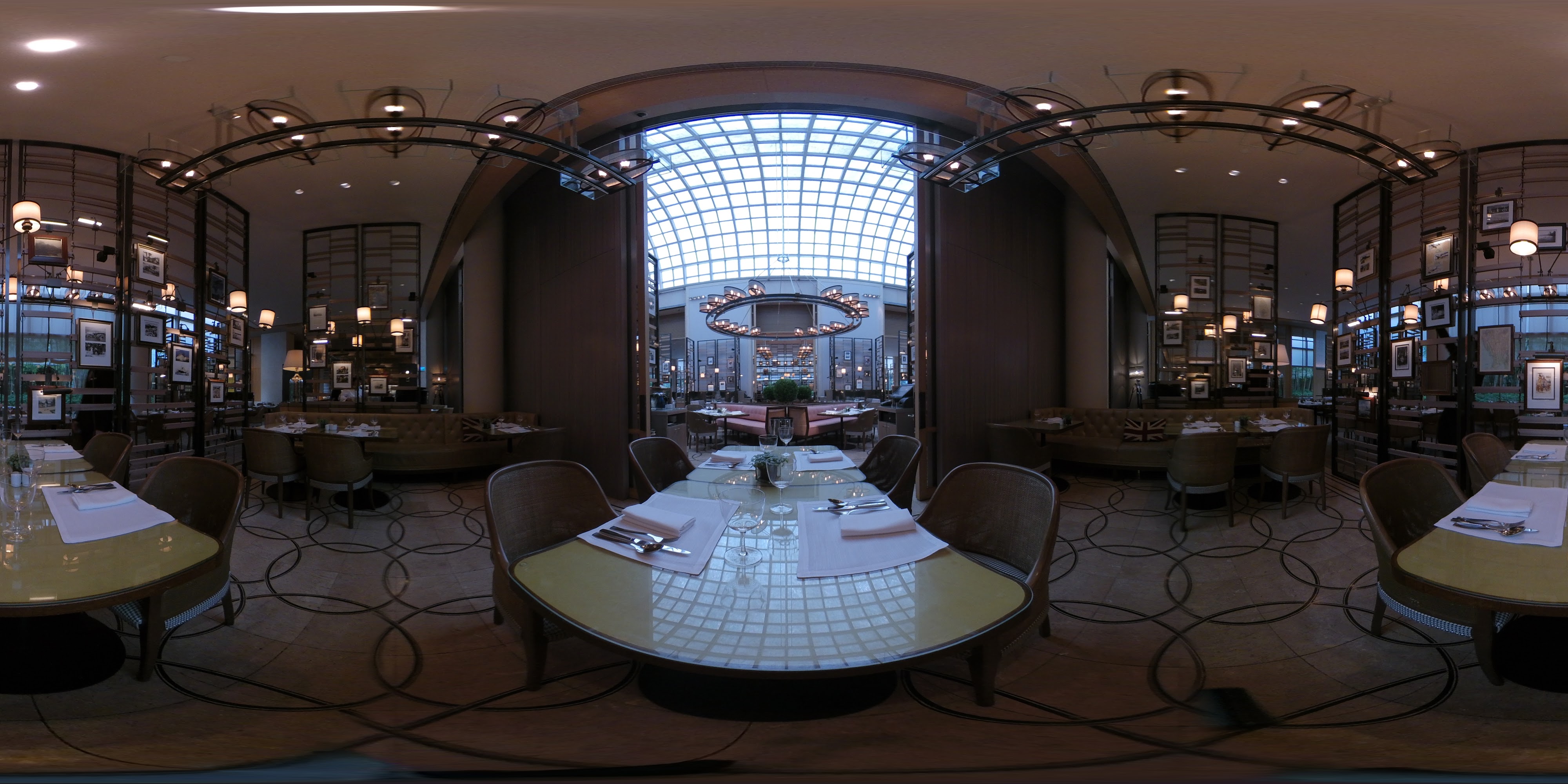 Elegant Restaurant Interior Setting