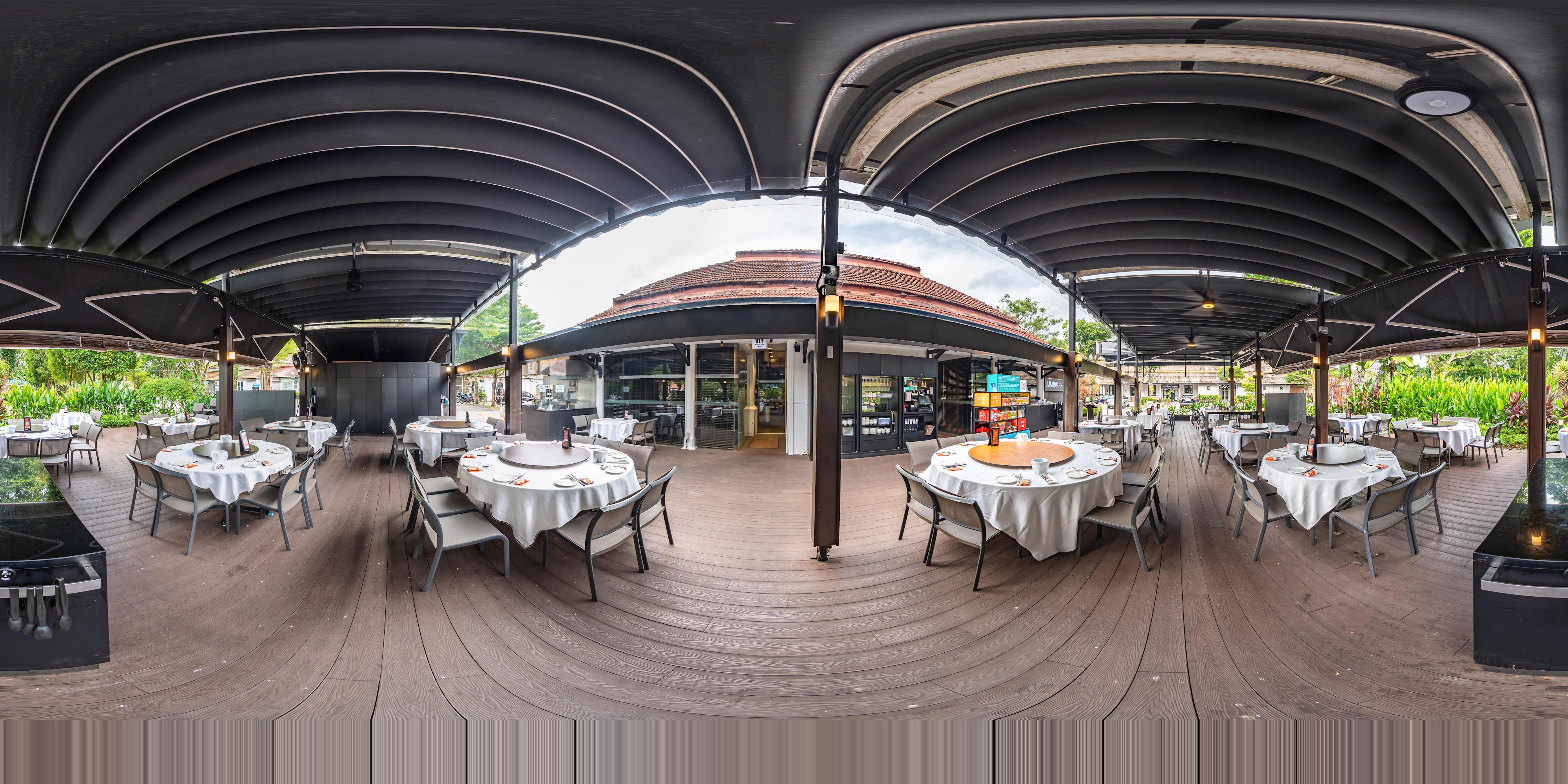 Elegant Outdoor Dining Area