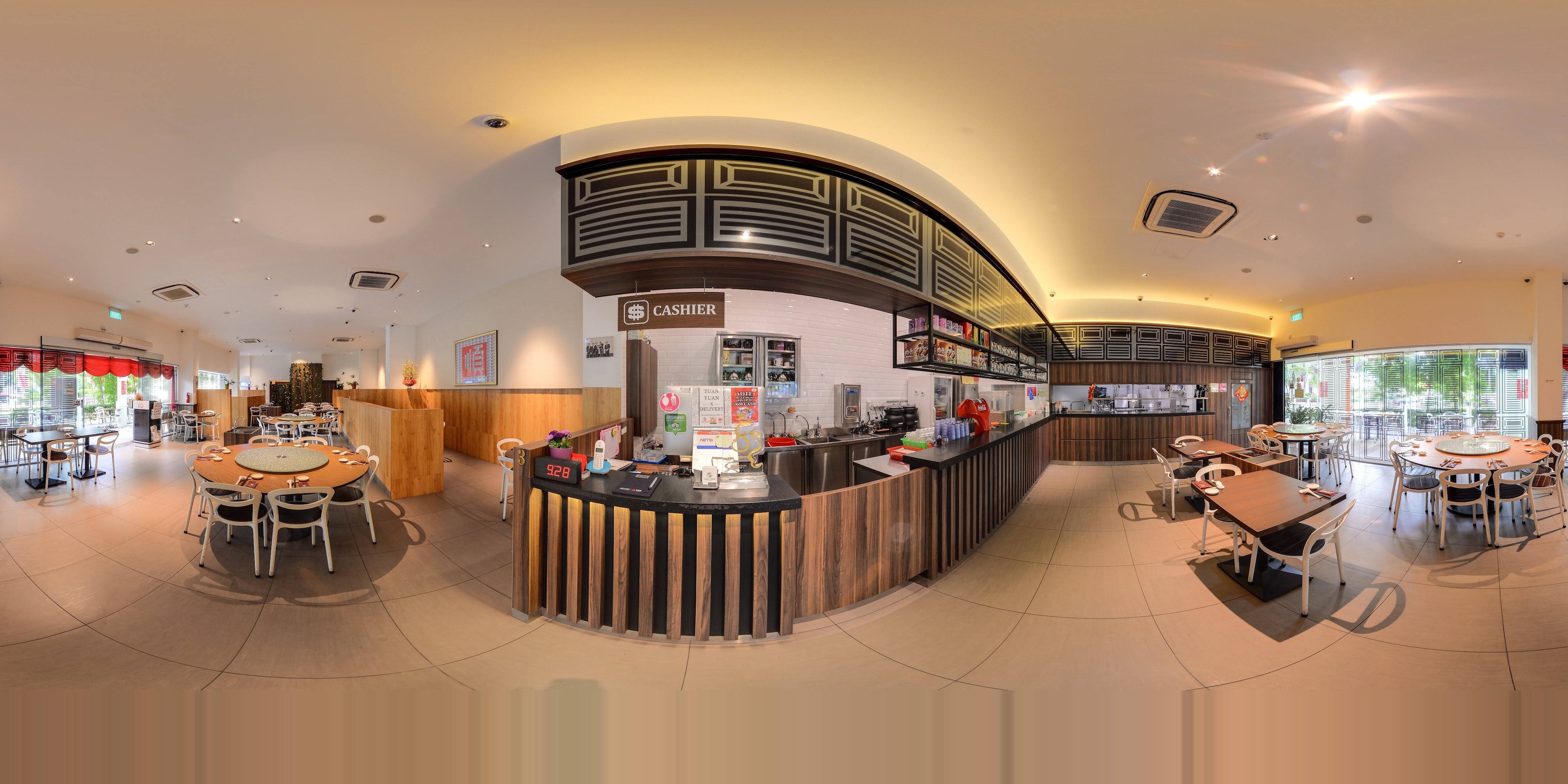 Cozy Dining Area & Counter