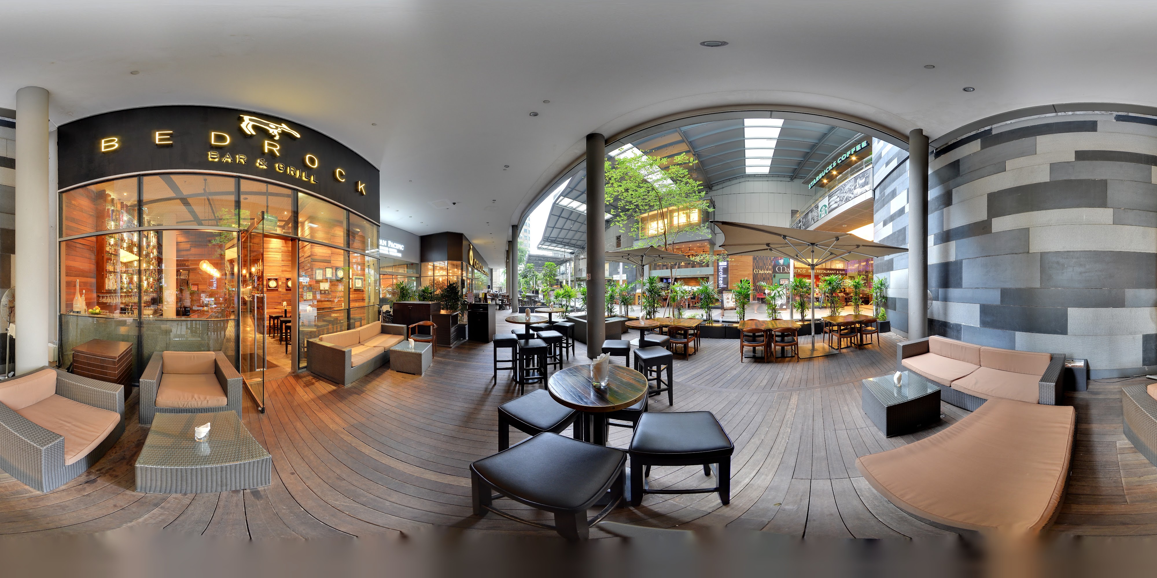 Elegant Outdoor Dining Area