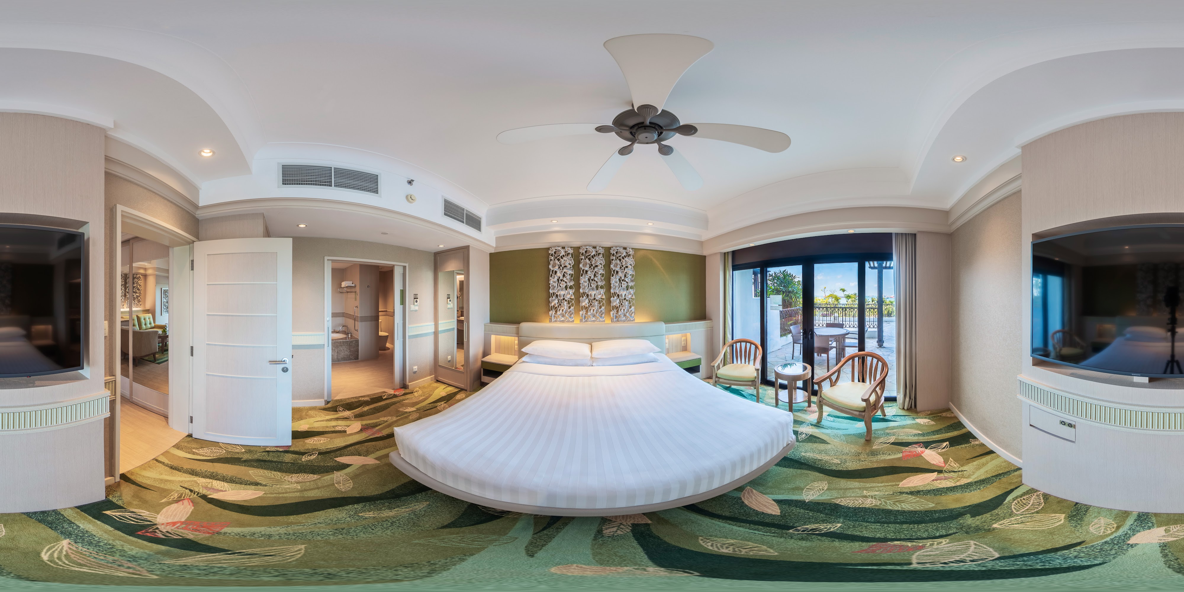 Elegant Ocean Suite Room