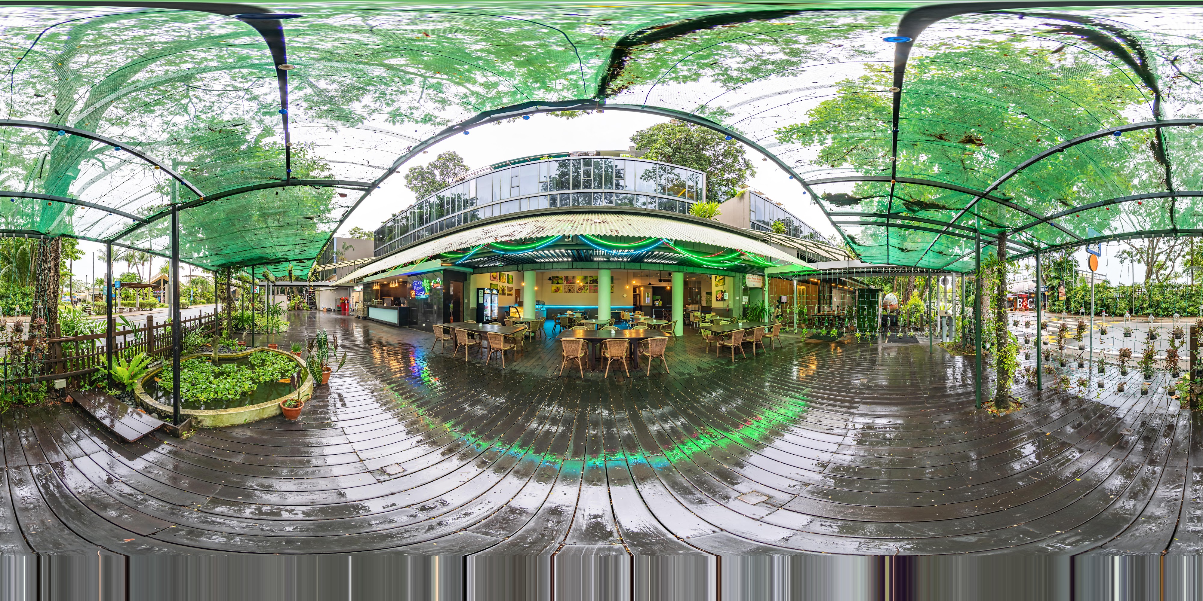 Serene Outdoor Dining Seating