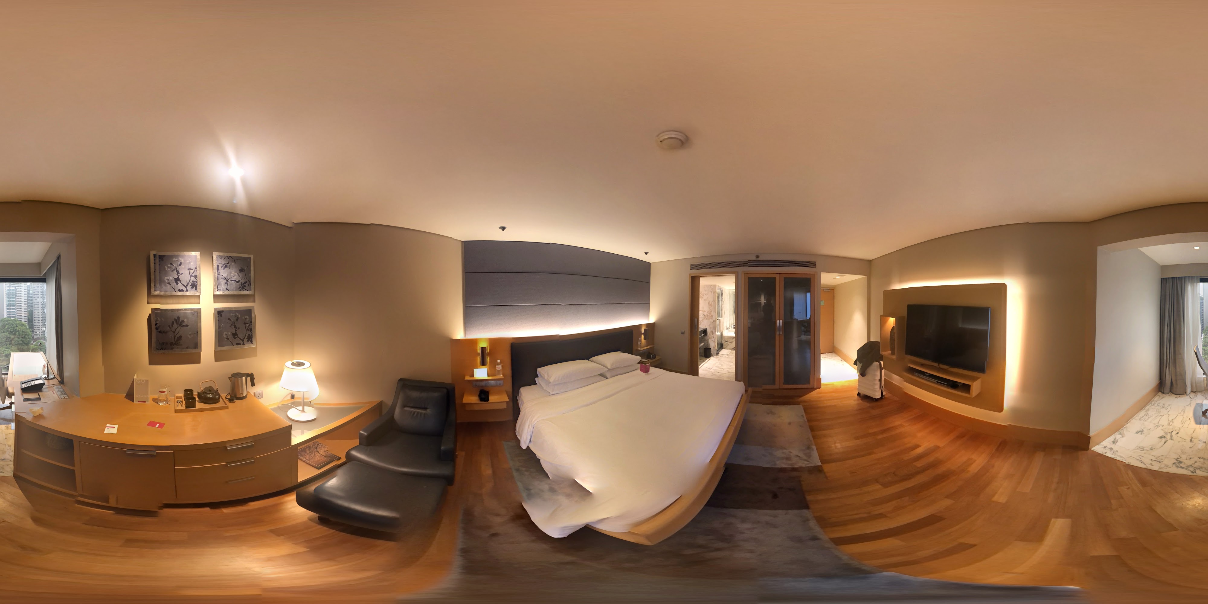 Elegant Spacious Hotel Room Decor